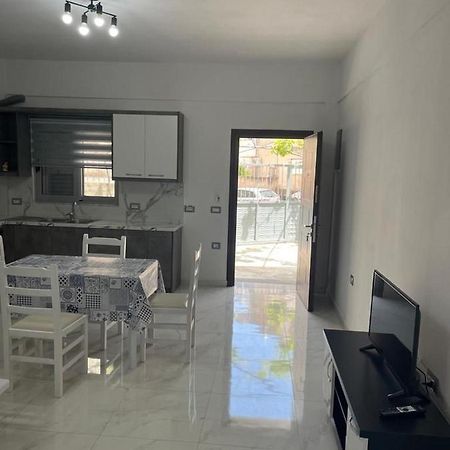 Taku Apartment Саранда Екстер'єр фото