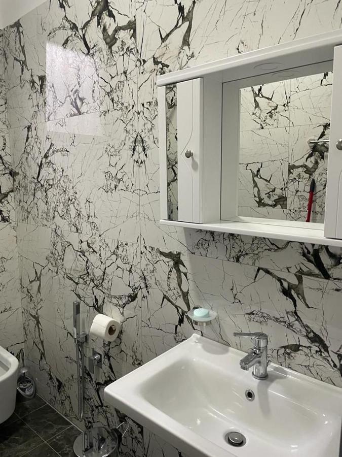 Taku Apartment Саранда Екстер'єр фото